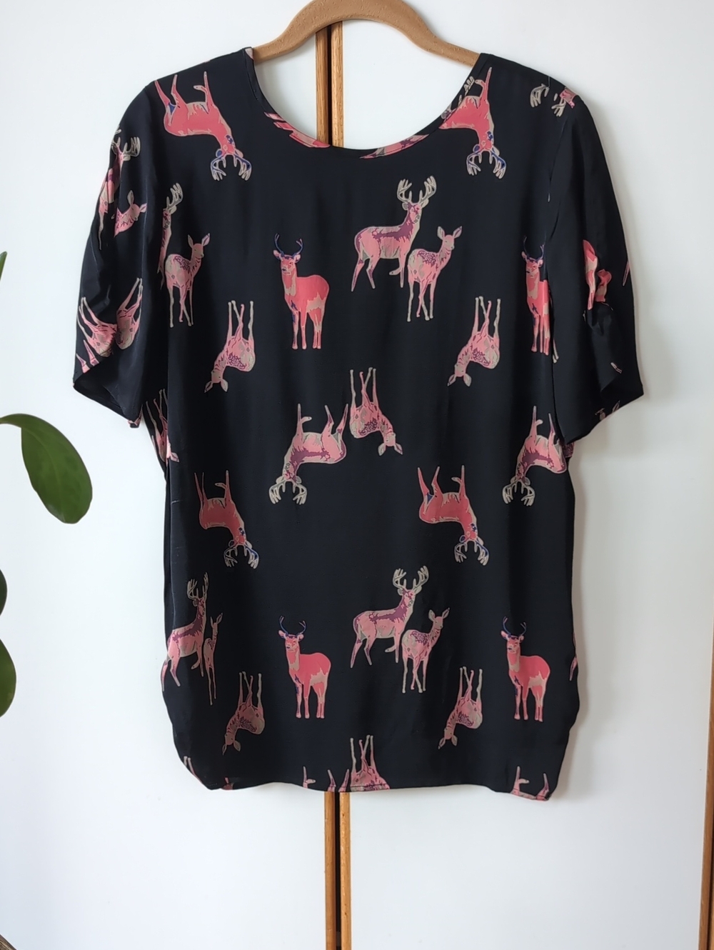 Tucker Buck Deer Print Scoopback Silk Top M Black
